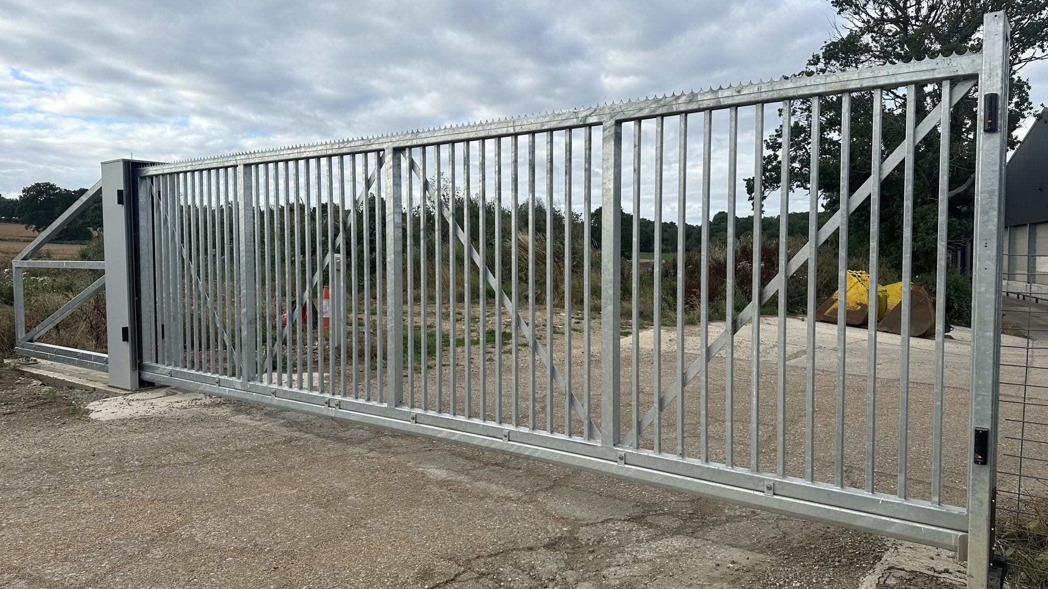 VGates RANGER - M100 S30 Langford Court project